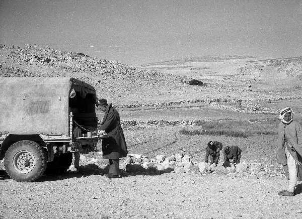 Images/1951 1LF 1950  Aquaba  Visit to Petra with Legioaires692.jpg